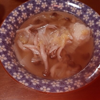 水餃子があったので作ってみました。
しめじも入れてみました。
美味しかったです。
ありがとうございますm(__)m